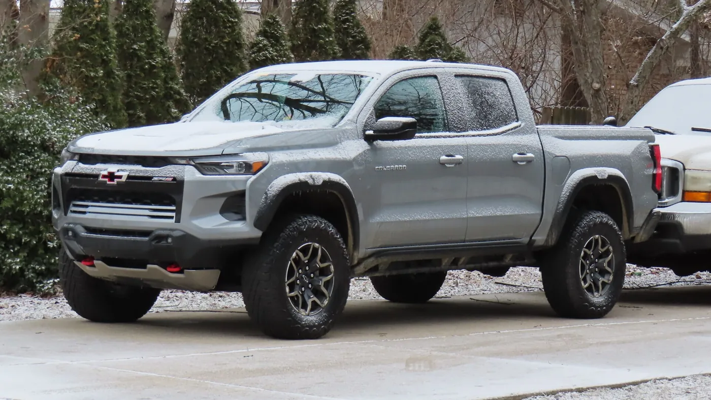 Stock third-generation Chevrolet Colorado ZR2 viewed from the front
